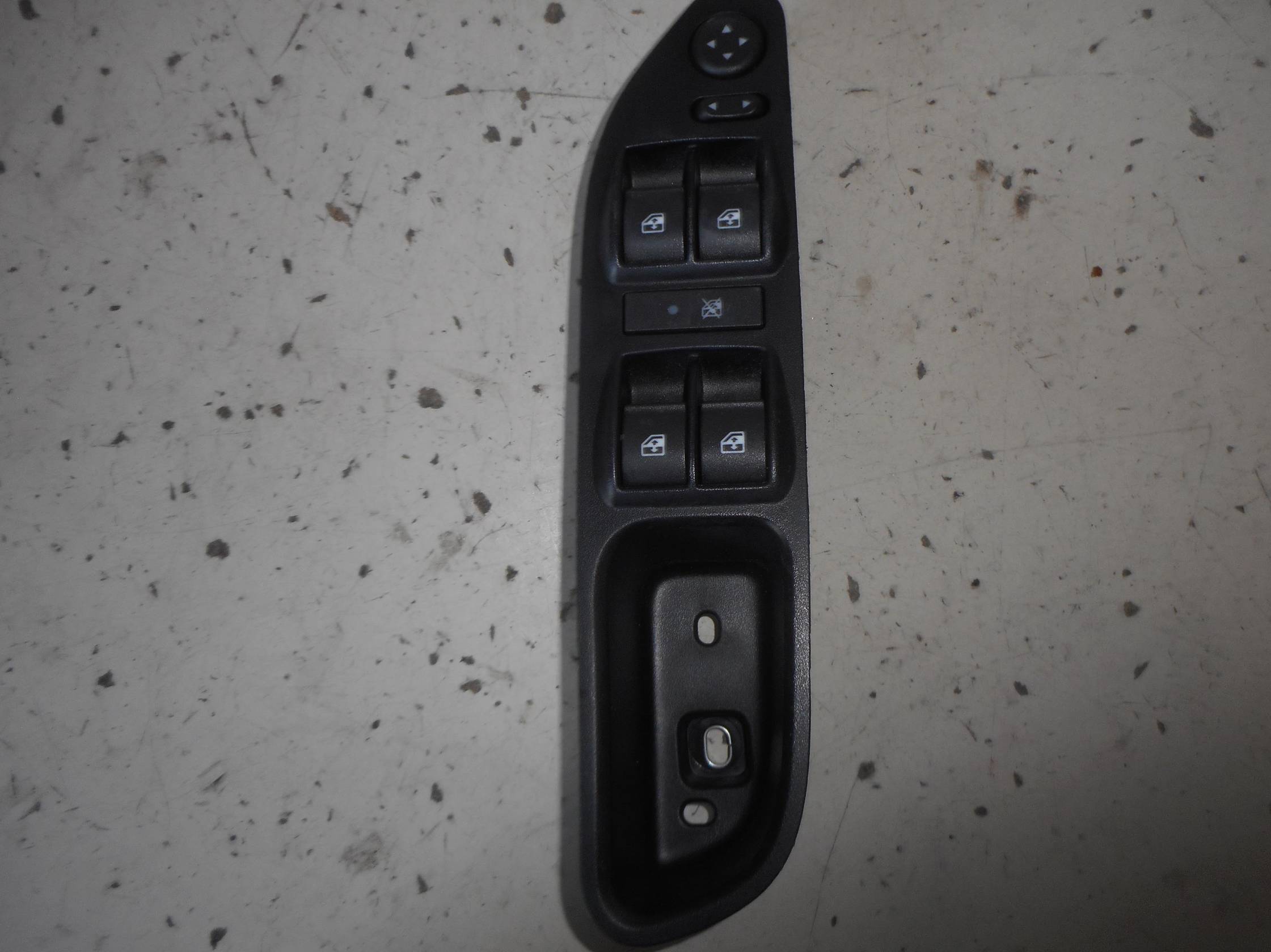 Interruttore alzacristalli porta ant.